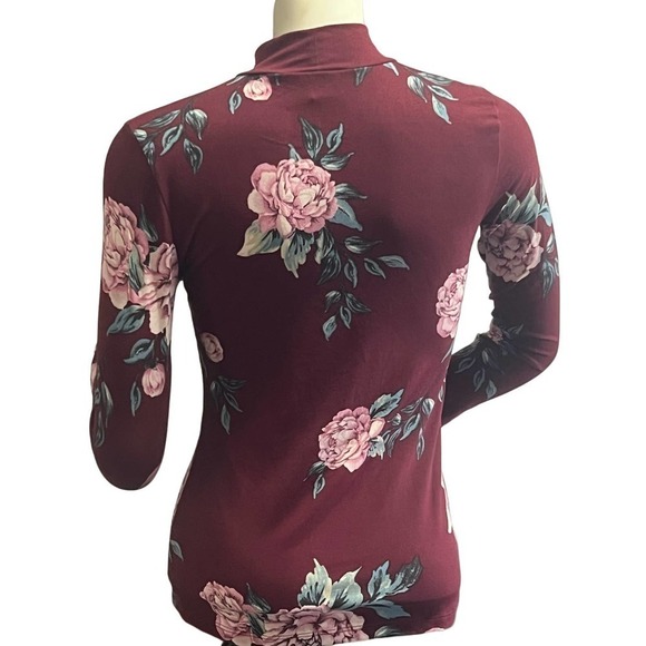 Cutout Floral Top - Picture 2 of 4